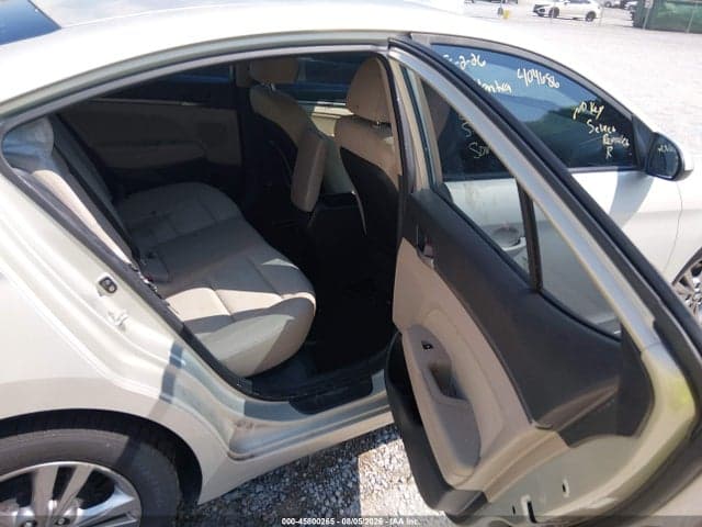 2017 HYUNDAI ELANTRA SE 8
