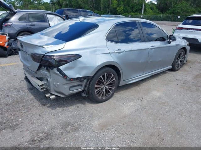 2020 TOYOTA CAMRY SE 4
