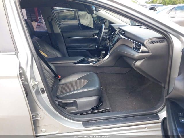 2020 TOYOTA CAMRY SE 5
