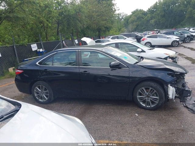 2017 TOYOTA CAMRY SE 14