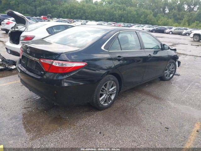 2017 TOYOTA CAMRY SE 4