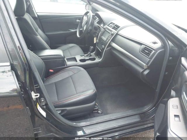 2017 TOYOTA CAMRY SE 5