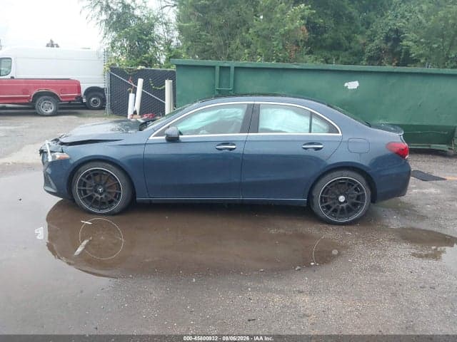 2021 MERCEDES-BENZ A 220 14