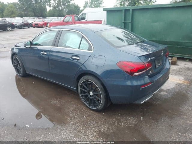2021 MERCEDES-BENZ A 220 3