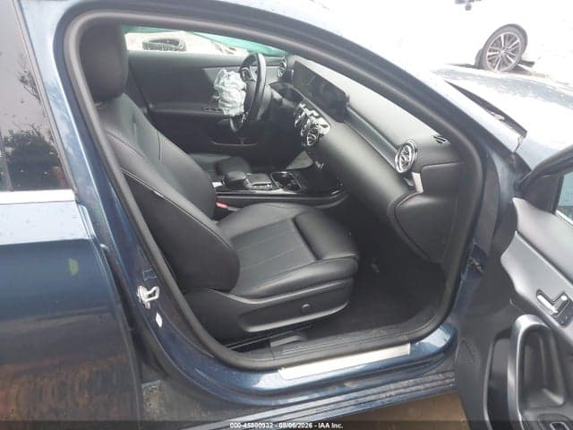 2021 MERCEDES-BENZ A 220 5