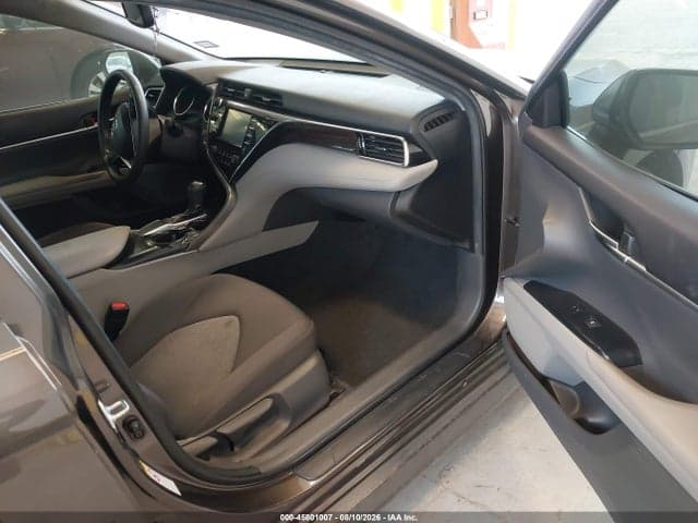 2018 TOYOTA CAMRY LE 5