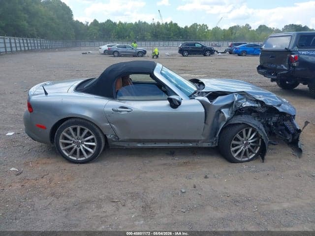 2017 FIAT 124 SPIDER LUSSO 13