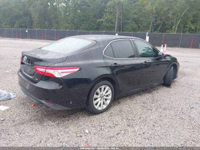 2018 TOYOTA CAMRY LE 4