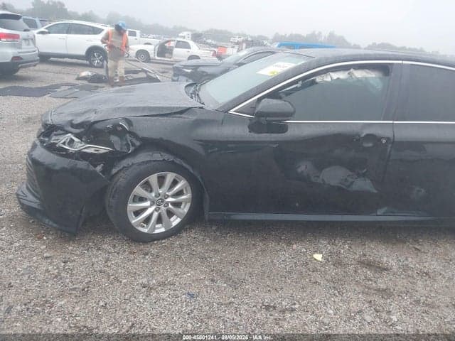 2018 TOYOTA CAMRY LE 6