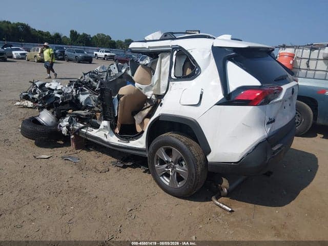 2025 TOYOTA RAV4 XLE 3