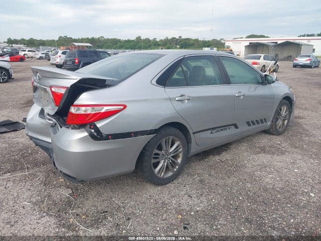 2017 TOYOTA CAMRY SE 4