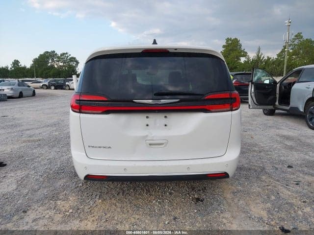 2023 CHRYSLER PACIFICA TOURING L 17