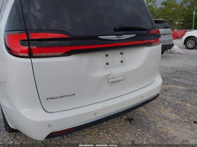 2023 CHRYSLER PACIFICA TOURING L 18