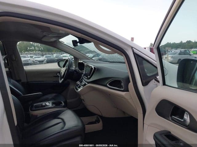 2023 CHRYSLER PACIFICA TOURING L 5