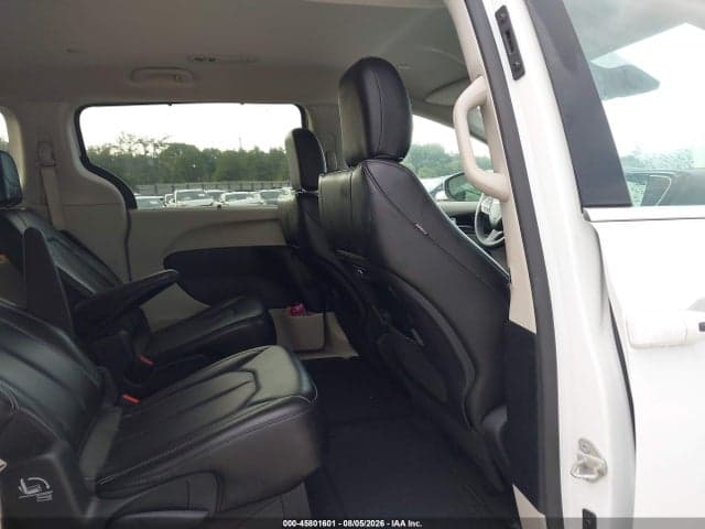 2023 CHRYSLER PACIFICA TOURING L 8