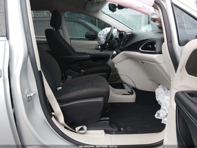 2023 CHRYSLER VOYAGER LX 5