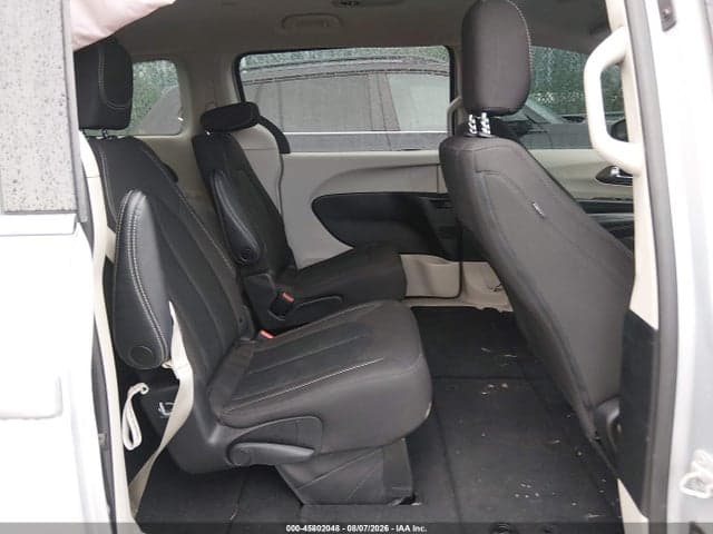 2023 CHRYSLER VOYAGER LX 8