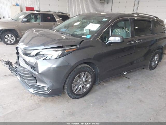 2025 TOYOTA SIENNA XLE 2