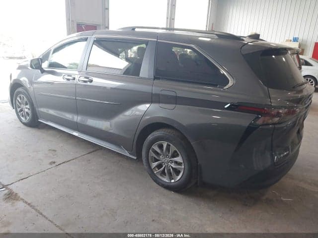 2025 TOYOTA SIENNA XLE 3