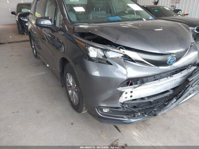 2025 TOYOTA SIENNA XLE 6