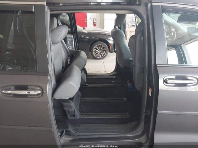 2025 TOYOTA SIENNA XLE 8