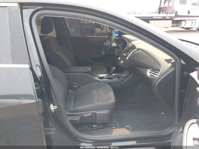 2017 CHEVROLET MALIBU 1LT 5