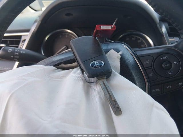 2018 TOYOTA CAMRY SE 11