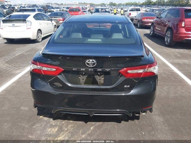 2018 TOYOTA CAMRY SE 16