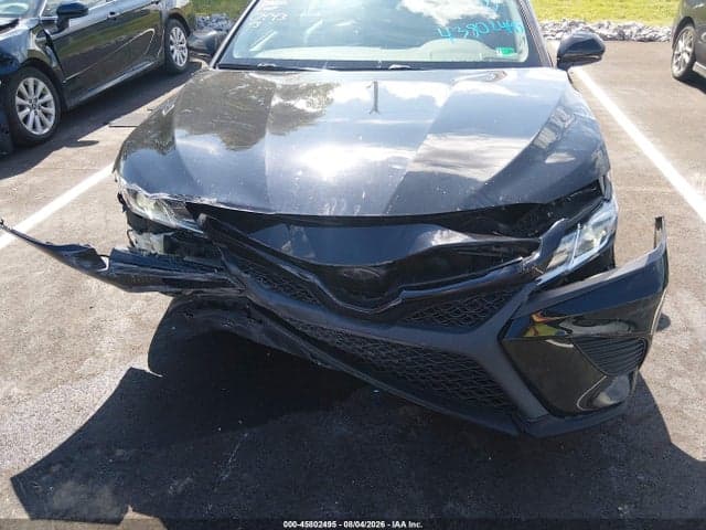 2018 TOYOTA CAMRY SE 6