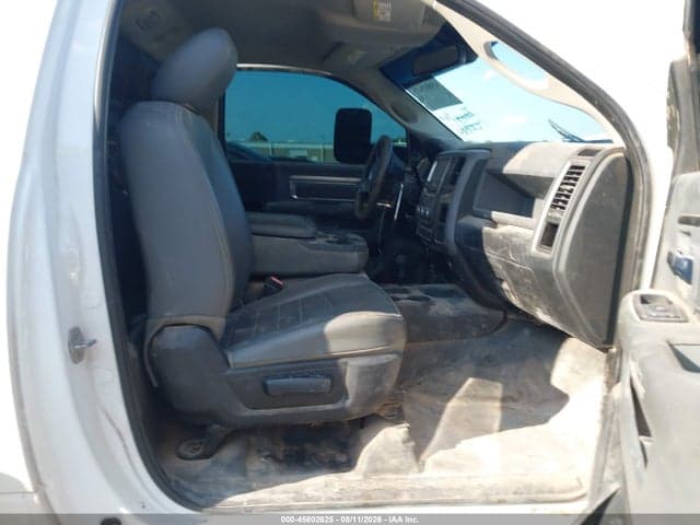 2017 RAM 3500 CHASSIS TRADESMAN/SLT 5