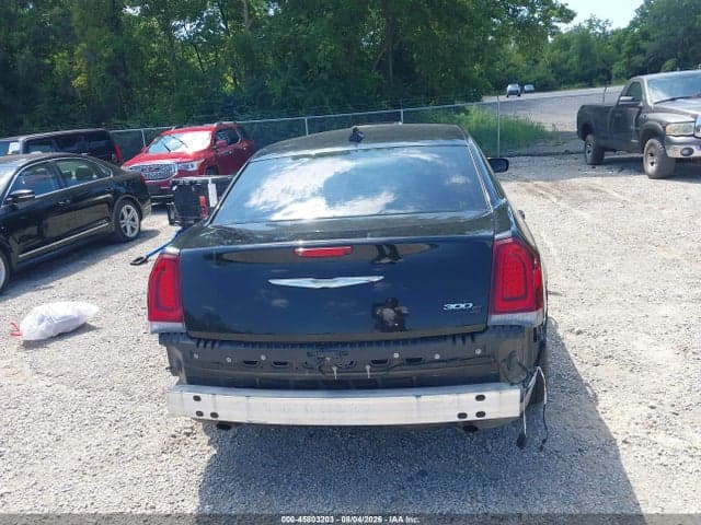 2019 CHRYSLER 300 17