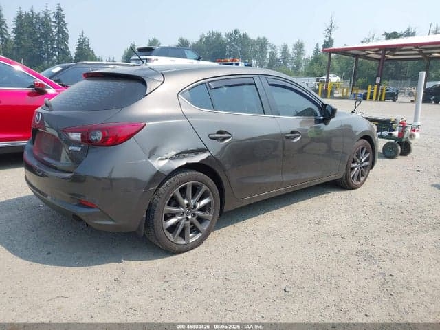 2018 MAZDA MAZDA3 TOURING 4