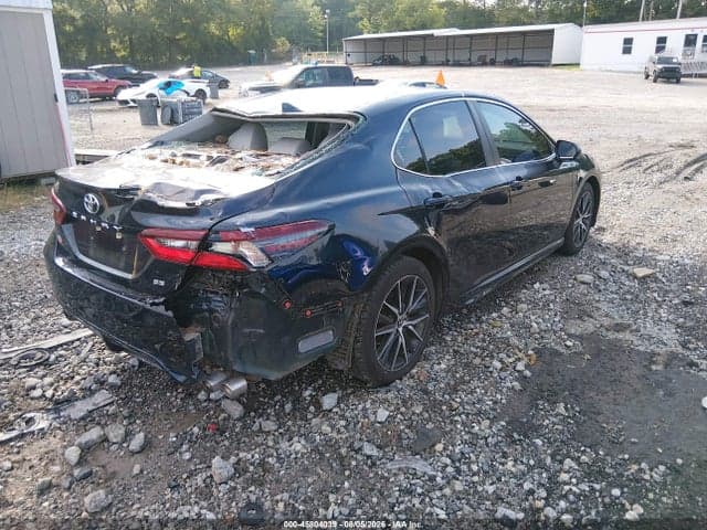 2021 TOYOTA CAMRY SE 4