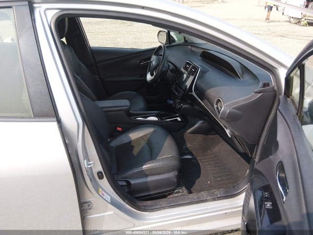 2017 TOYOTA PRIUS FOUR 5