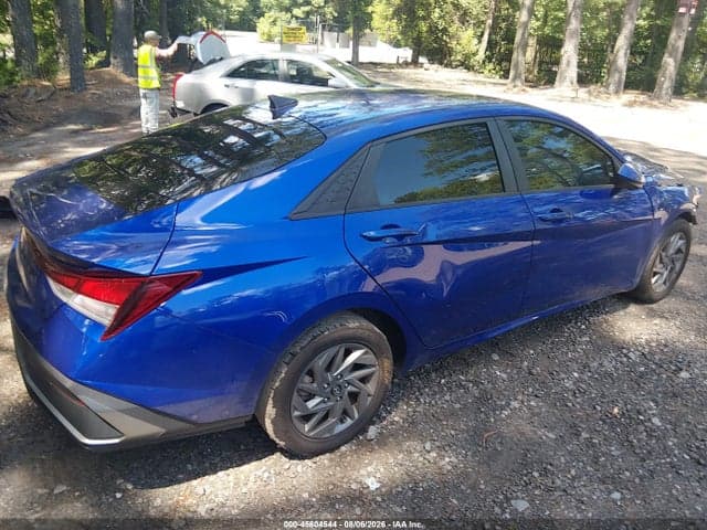 2024 HYUNDAI ELANTRA SEL 4