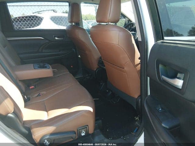2017 TOYOTA HIGHLANDER LIMITED PLATINUM 8