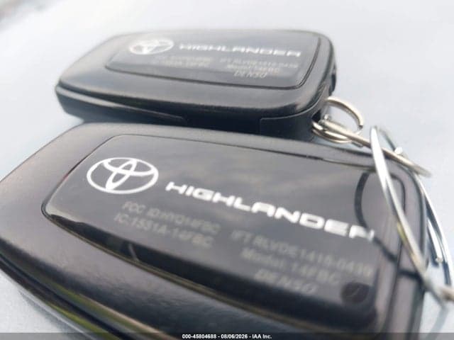 2020 TOYOTA HIGHLANDER XLE 11