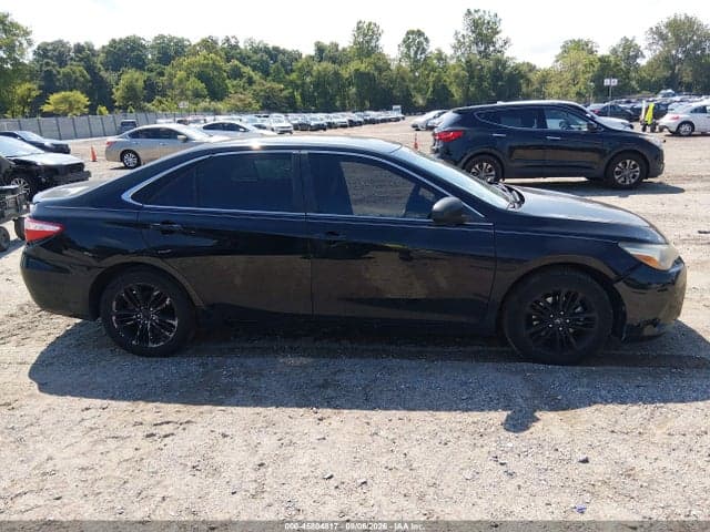 2017 TOYOTA CAMRY SE 13