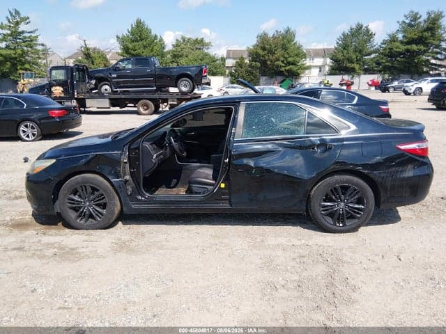 2017 TOYOTA CAMRY SE 14