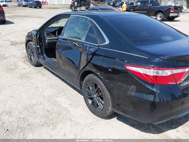 2017 TOYOTA CAMRY SE 18