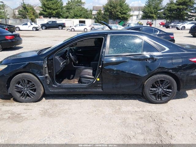 2017 TOYOTA CAMRY SE 6