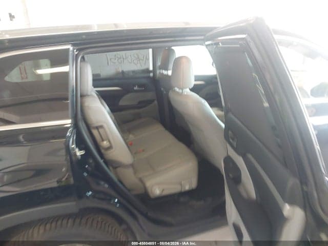 2019 TOYOTA HIGHLANDER XLE 8