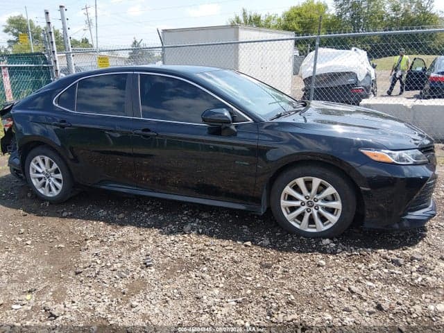 2018 TOYOTA CAMRY LE 14