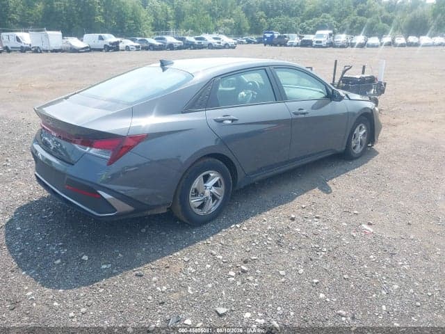 2024 HYUNDAI ELANTRA SE 4