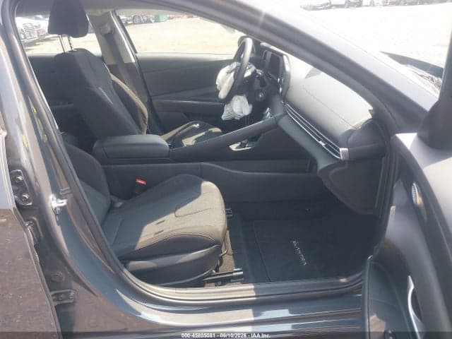 2024 HYUNDAI ELANTRA SE 5