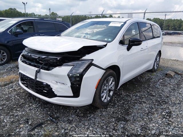 2027 CHRYSLER PACIFICA 2