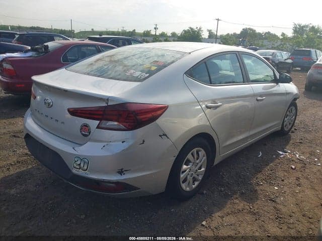 2019 HYUNDAI ELANTRA SE 4