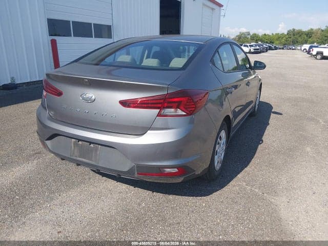 2019 HYUNDAI ELANTRA SE 4