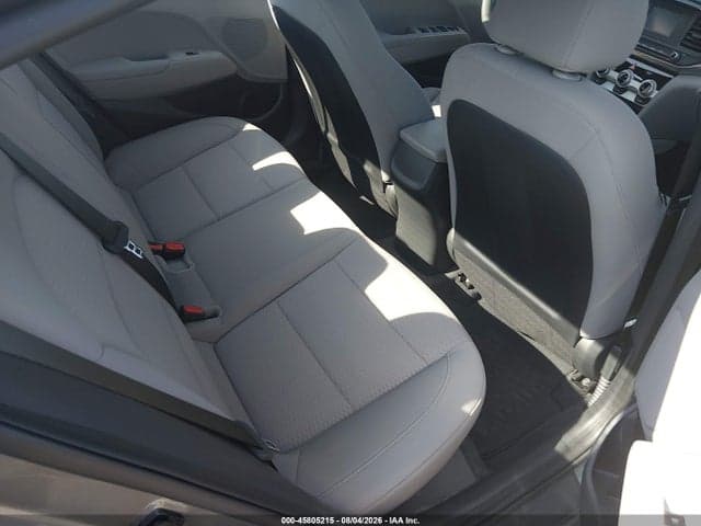 2019 HYUNDAI ELANTRA SE 8