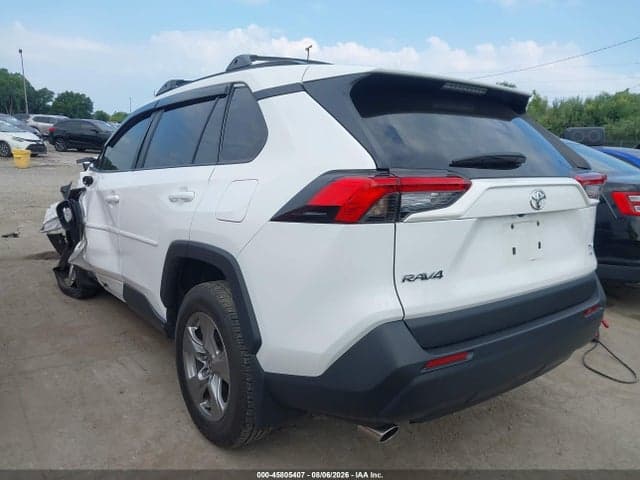 2024 TOYOTA RAV4 XLE 3